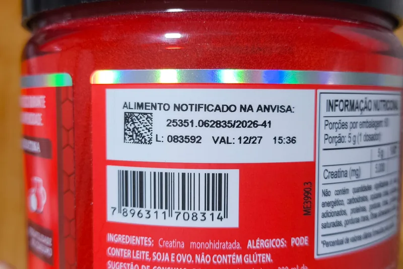 Rótulo traseiro da Creatina Hardcore com número de notificação na ANVISA, lote 083592, validade 12/27 e tabela nutricional de porção de 5 g